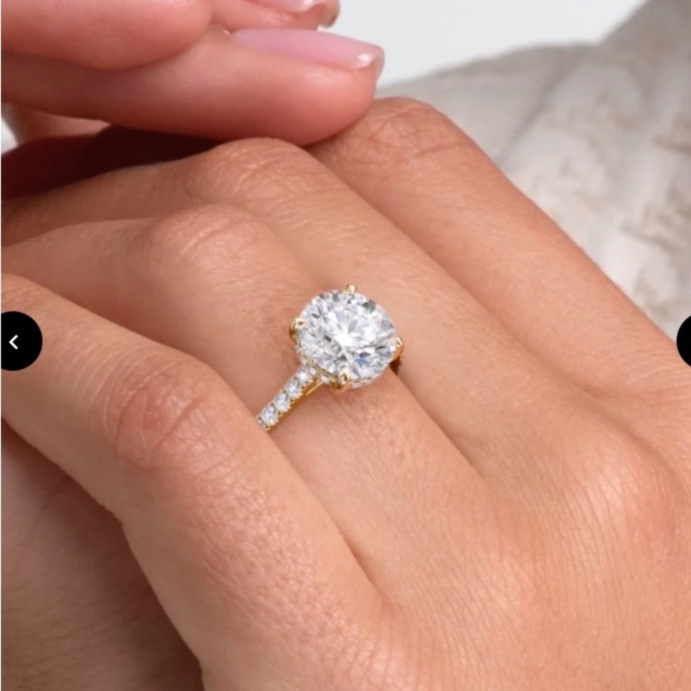 Ring come true Venus round cut engagement ring women’s gold size 7 moissanite
